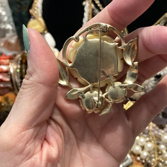 Elegant Cream Rose Brooch - Picture 3 of 3